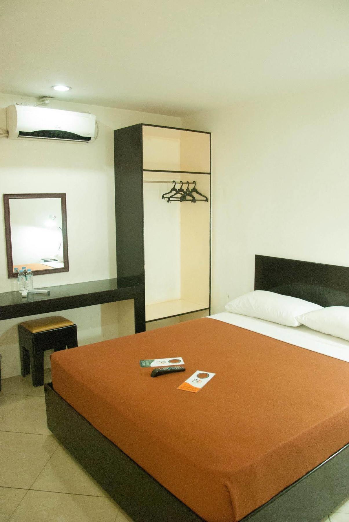 Zen Rooms Basic La Paz Makati City Exteriör bild