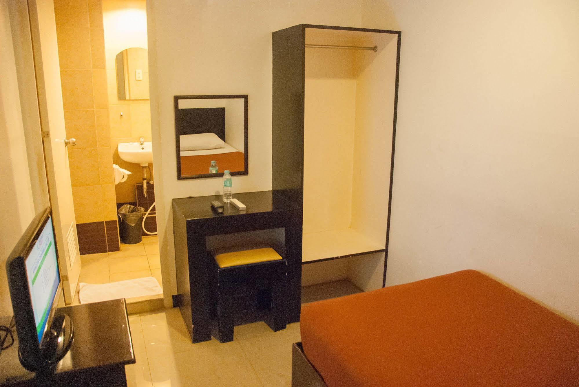 Zen Rooms Basic La Paz Makati City Exteriör bild